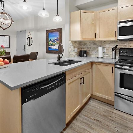 Newly Renovated Grizzly Lodge, Spacious 3Br 2Ba With Open Pool, Hot Tub Canmore Zewnętrze zdjęcie