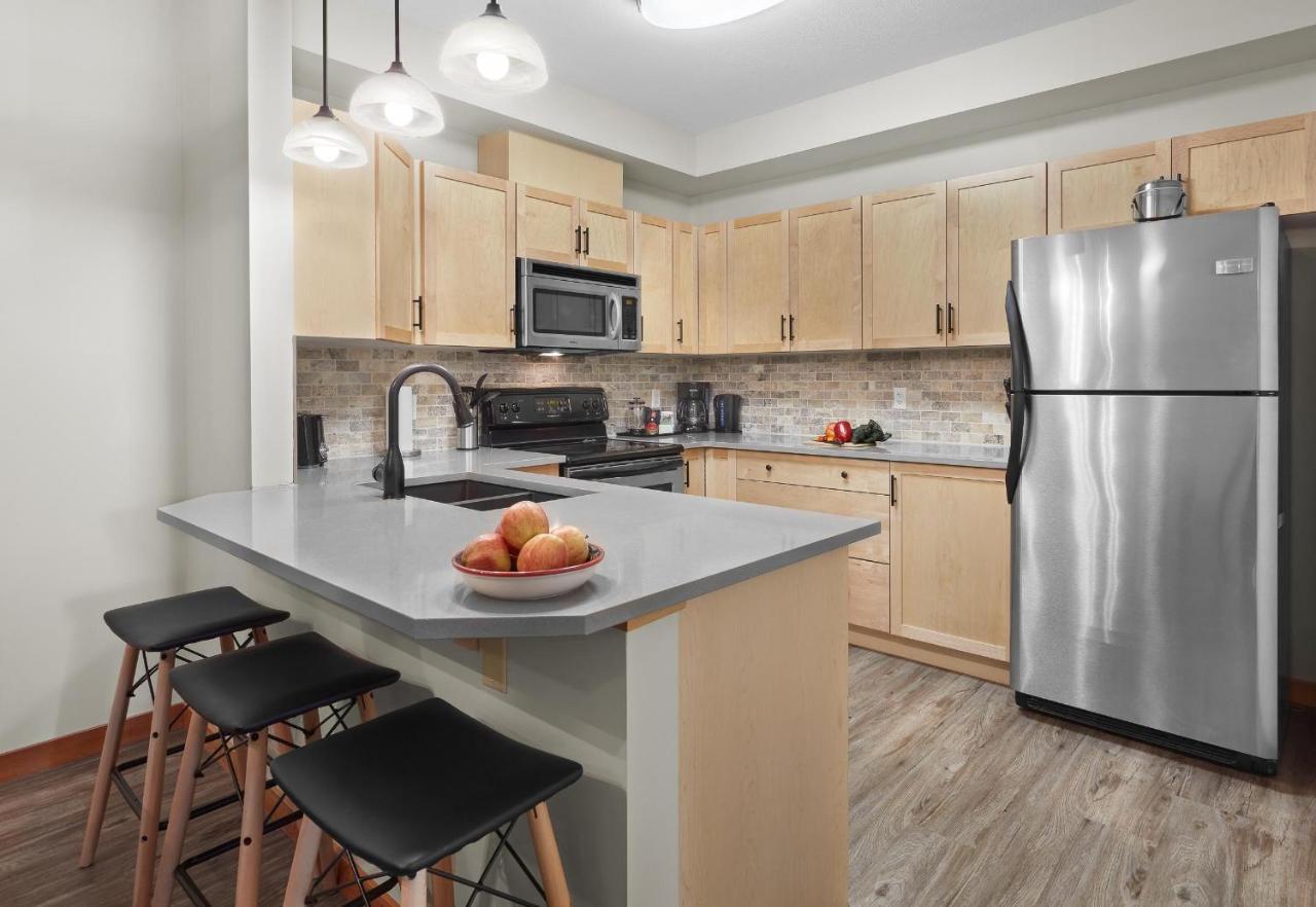 Newly Renovated Grizzly Lodge, Spacious 3Br 2Ba With Open Pool, Hot Tub Canmore Zewnętrze zdjęcie