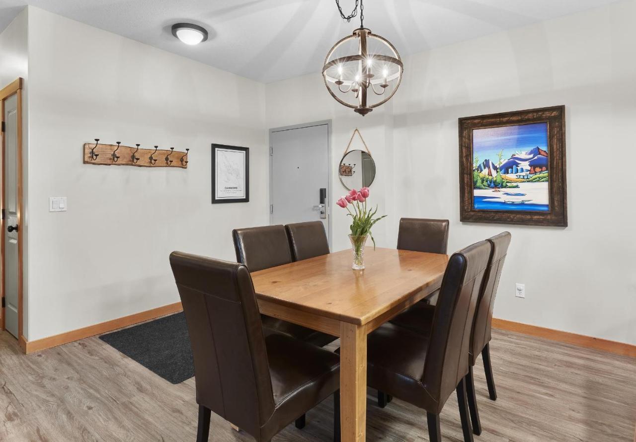 Newly Renovated Grizzly Lodge, Spacious 3Br 2Ba With Open Pool, Hot Tub Canmore Zewnętrze zdjęcie