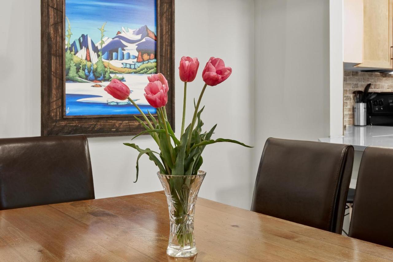 Newly Renovated Grizzly Lodge, Spacious 3Br 2Ba With Open Pool, Hot Tub Canmore Zewnętrze zdjęcie