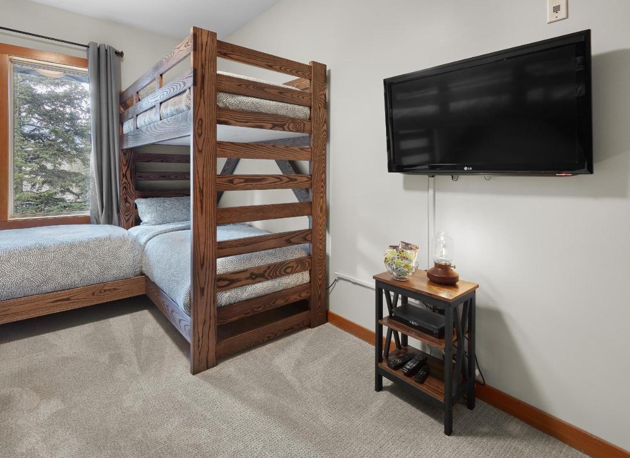 Newly Renovated Grizzly Lodge, Spacious 3Br 2Ba With Open Pool, Hot Tub Canmore Zewnętrze zdjęcie