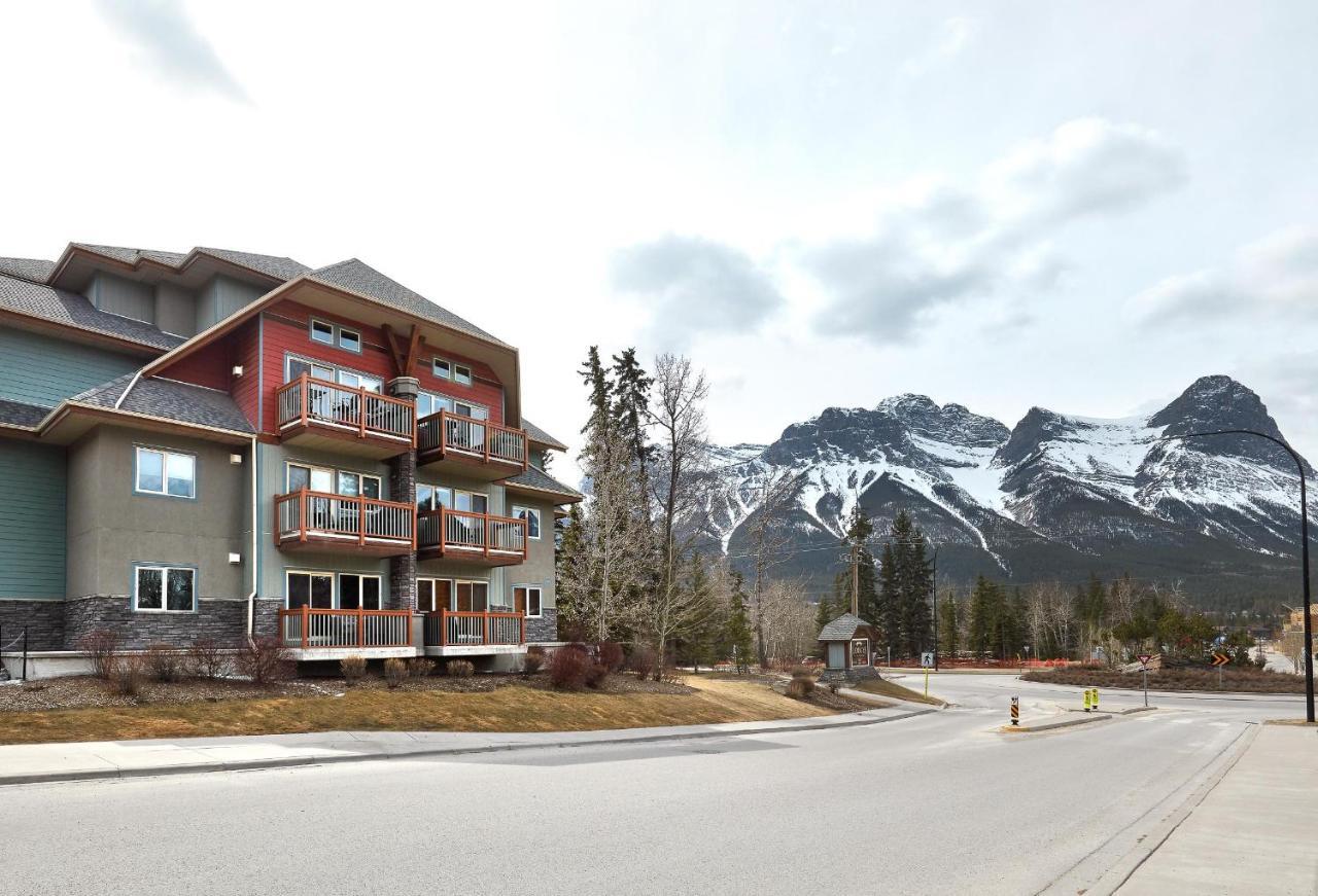 Newly Renovated Grizzly Lodge, Spacious 3Br 2Ba With Open Pool, Hot Tub Canmore Zewnętrze zdjęcie