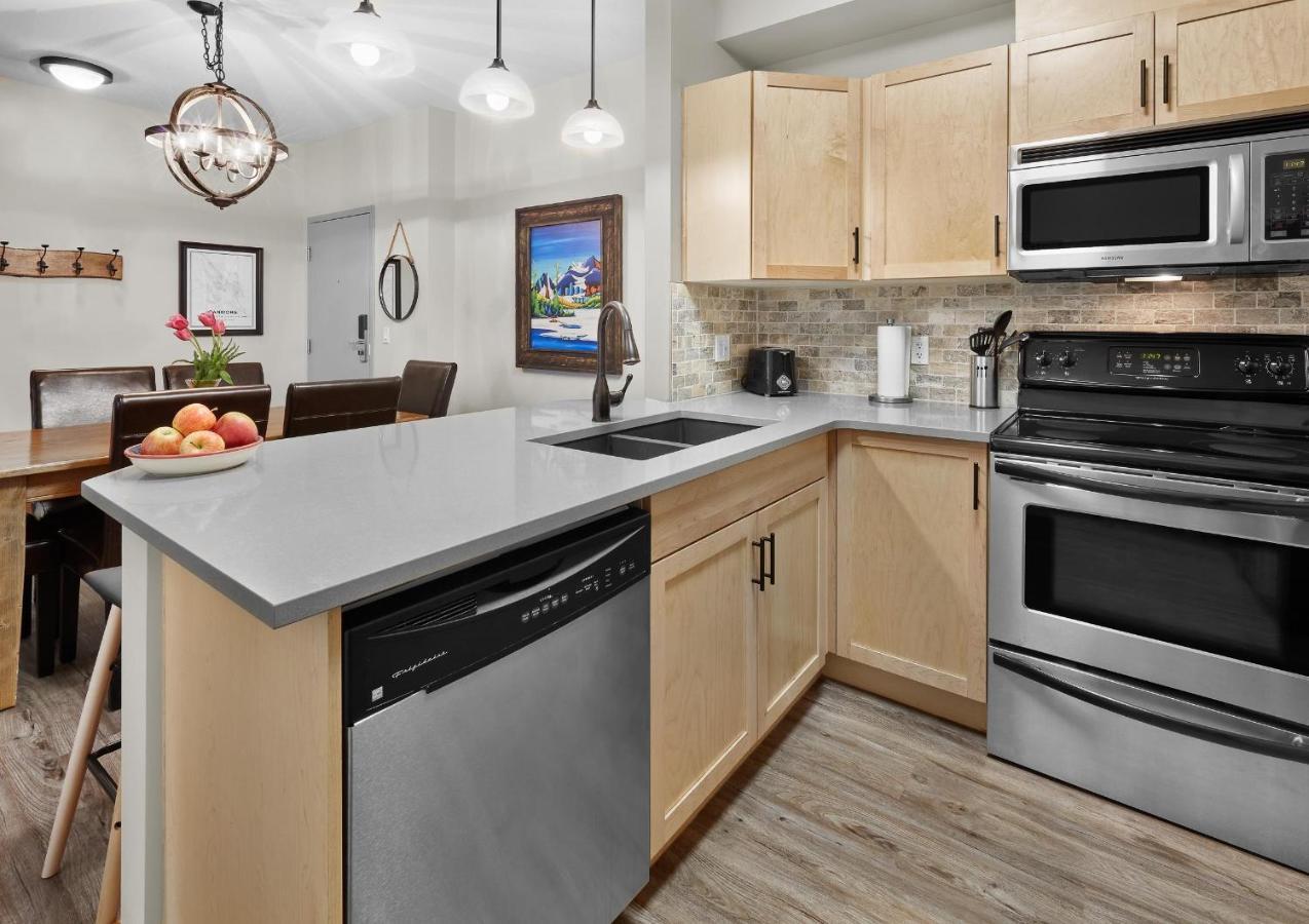 Newly Renovated Grizzly Lodge, Spacious 3Br 2Ba With Open Pool, Hot Tub Canmore Zewnętrze zdjęcie