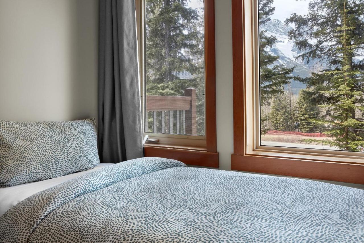 Newly Renovated Grizzly Lodge, Spacious 3Br 2Ba With Open Pool, Hot Tub Canmore Zewnętrze zdjęcie