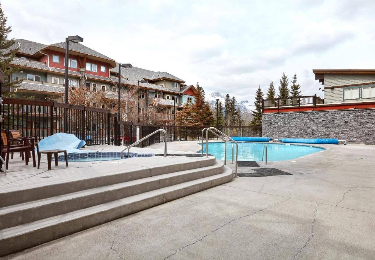 Newly Renovated Grizzly Lodge, Spacious 3Br 2Ba With Open Pool, Hot Tub Canmore Zewnętrze zdjęcie