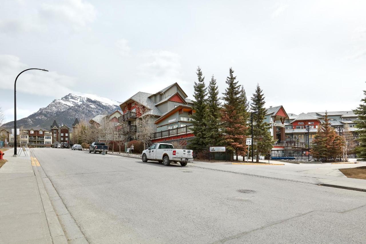 Newly Renovated Grizzly Lodge, Spacious 3Br 2Ba With Open Pool, Hot Tub Canmore Zewnętrze zdjęcie